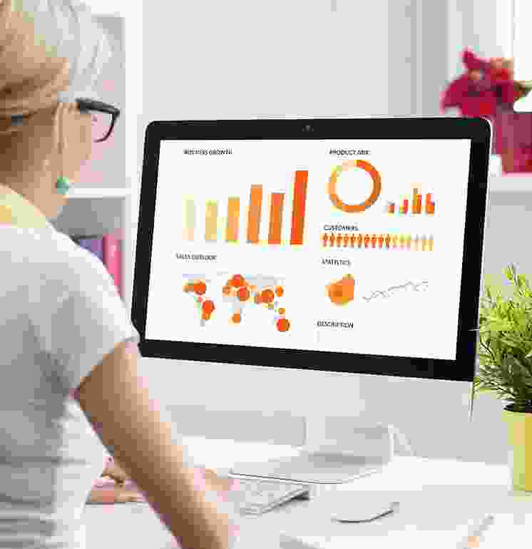 User interface of instant Bitcoin transfer software showing BTC wallet fields, transaction speed settings, and confirmation status.